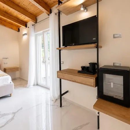 Casa Madrigale - Radici E Ritorni Bed & Breakfast 3*